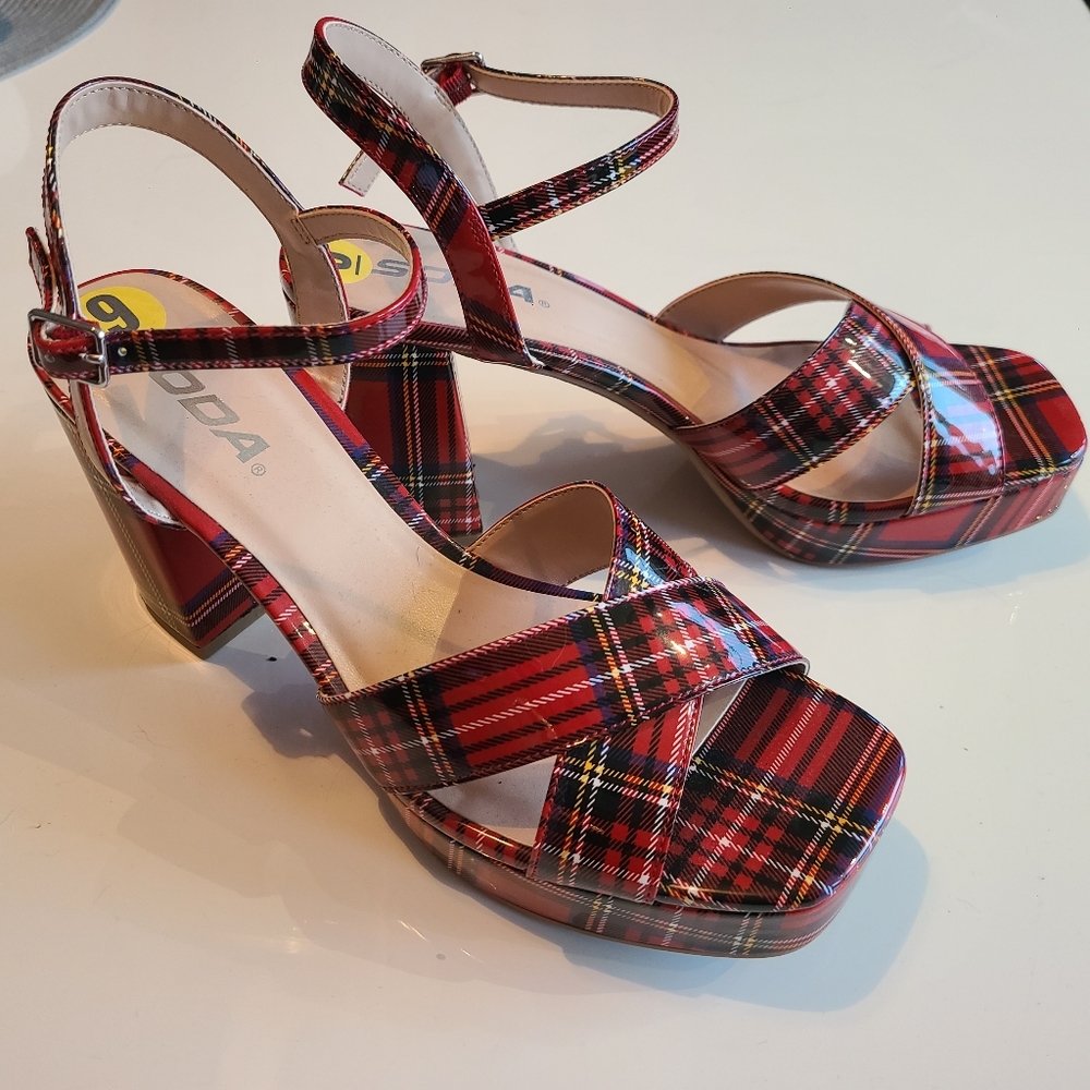 Shiny Red Tarten Platform Sandals